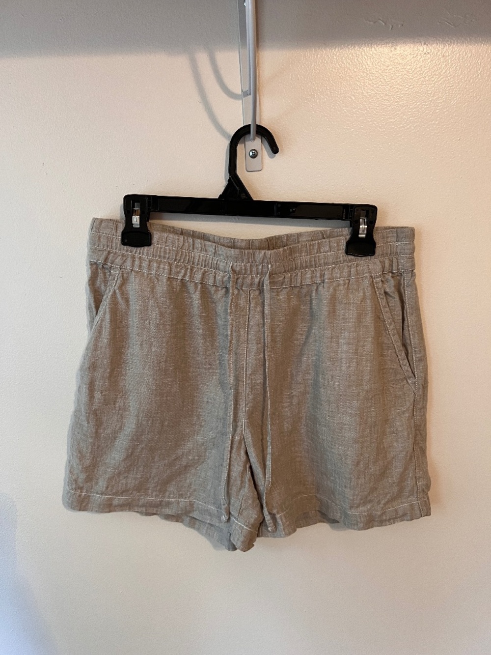 Tommy Bahama High Waisted Linen Shorts in Twill | Size S